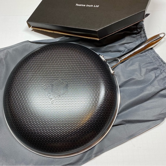 HexClad Hybrid Nonstick 12-Inch Fry Pan with Tempered Glass Lid Stay-Cool Handle - Picture 4 of 6